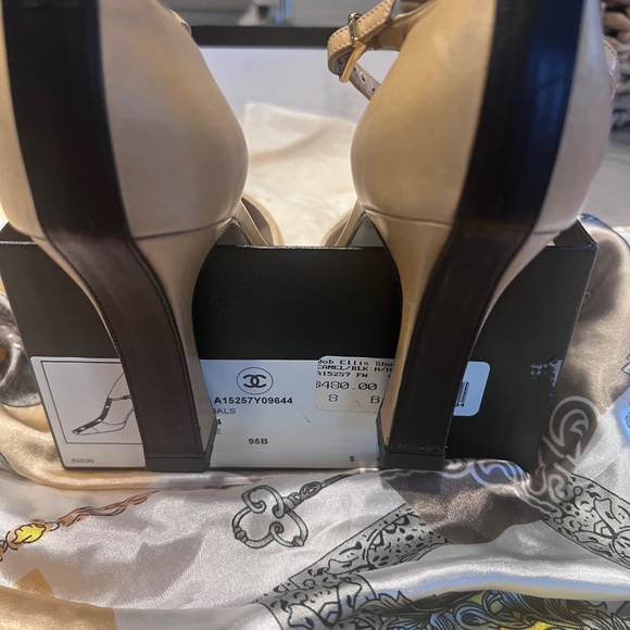 CHANEL High Heel in Beige and Black Smoothie Lamb Leather US 8 - Picture 5 of 7